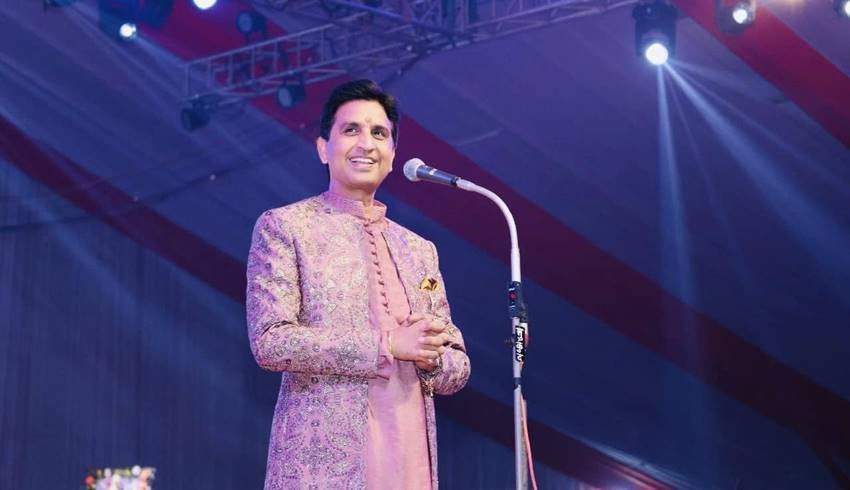 Who was the first girlfriend of Kumar Vishwas