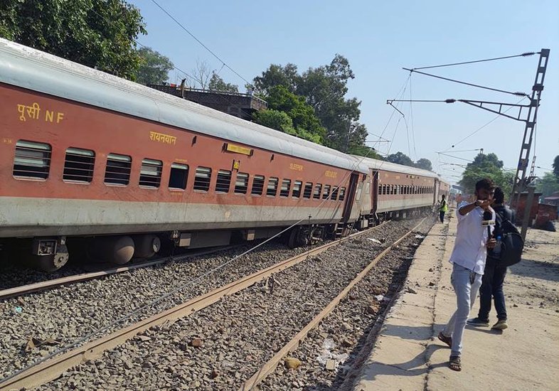 Passengers Jump Over Fire Rumour