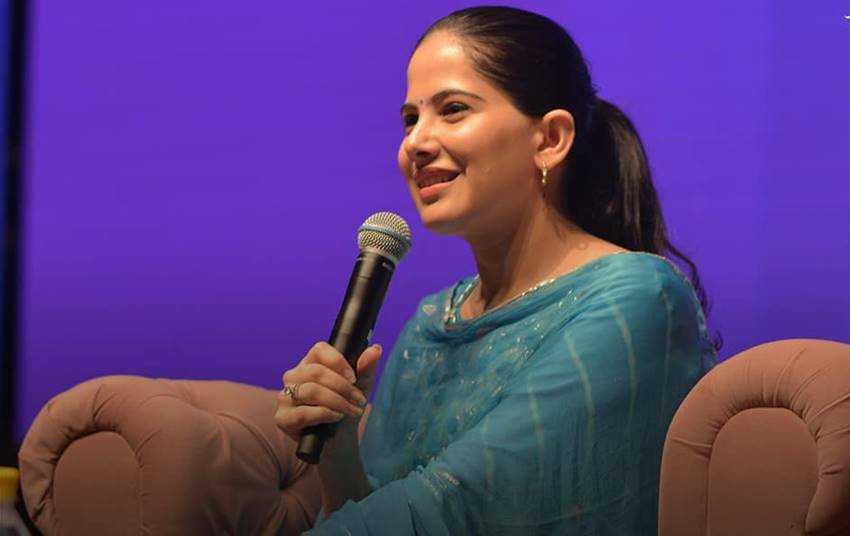 Jaya Kishori irritated with Father habit
