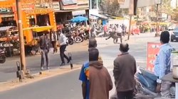 लात मारी, थप्पड़ जड़ा…, भोपाल में गवर्नर के काफिले के पास खड़े शख्स को ट्रैफिक पुलिस ने सरेआम पीटा, Video Viral