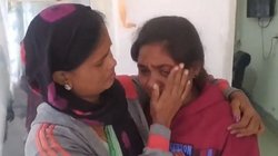 सात साल की उम्र में परिवार से बिछड़ गई थी बच्ची, 15 वर्षों बाद मिली तो फूट-फूटकर लगी रोने, भावुक कर रहा वीडियो