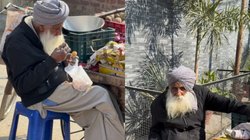 उम्र 108 साल फिर भी सड़क पर सब्जी बेचते हैं दादा जी, Viral Video देख भावुक हुए यूजर्स, कहा – आवाज़ बुलंद रहे इनकी
