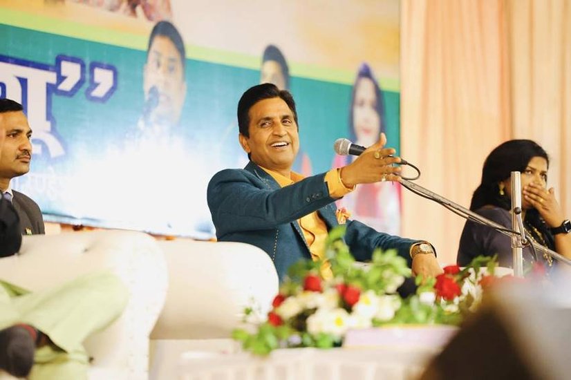 At what age did Kumar Vishwas commit theft?