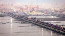 Mahakumbh 2025: आज से बाहरी गाड़ियों पर बैन, जानिए कहां करनी होगी पार्किंग