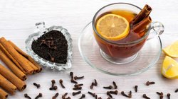Morning Mantra: सुबह-सुबह बॉडी को करना है डिटॉक्स? उठते ही पी लें Lemon Clove Water