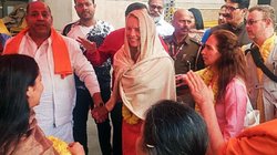 Mahakumbh 2025: महाकुंभ में स्टीव जॉब्स की पत्नी को मिला नया नाम, कैलाशानंद गिरी ने दिया अपना गोत्र