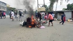 Manipur: मणिपुर में पुलिस थाने पर हमला-SP घायल, सुरक्षा बलों को न हटाने पर भड़के गांववाले