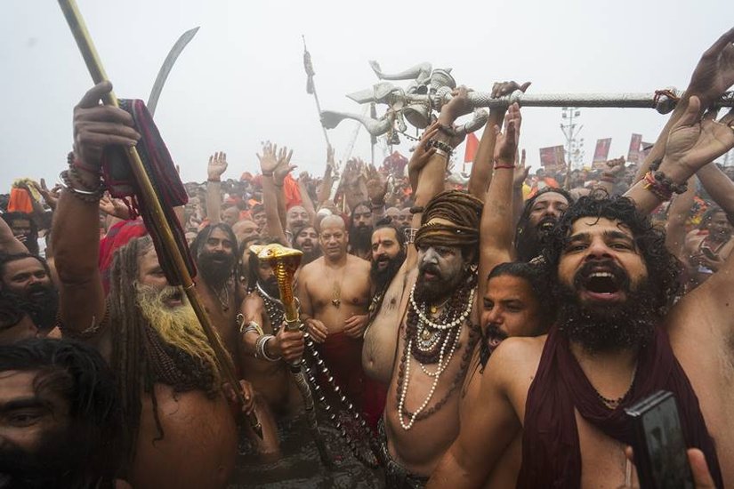 What time do Naga Sadhus wake up in the morning