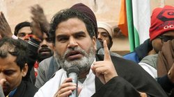 Prashant Kishor Protest: अनशन पर अड़े प्रशांत किशोर ने दवा खाने से किया इनकार, डॉक्टरों ने पत्नी और बहन को पटना बुलाया