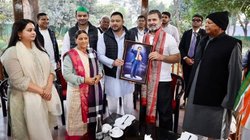 बिहार में विपक्ष लिख रहा नई चुनावी स्क्रिप्ट? राहुल गांधी और लालू परिवार की मुलाकात ने दिए बड़े संकेत