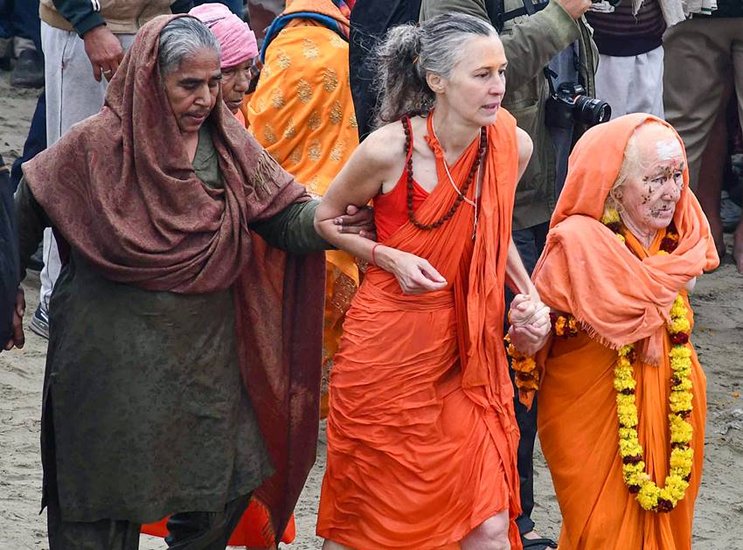 Spiritual journey of Maha kumbh foreign devotees