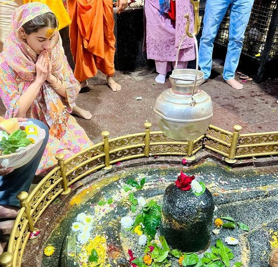 Sara Ali Khan in Mallikarjuna Temple
