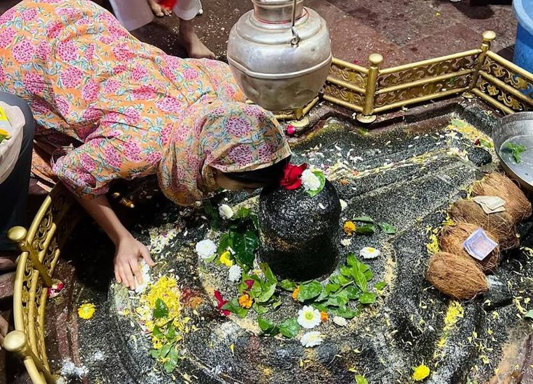 Sara Ali Khan Jyotirlinga Devotion