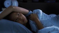 पूरी रात सोने के बाद भी आती रहती है नींद? इन तरीकों से तुरंत ठीक हो जाएगा Sleep Disorders