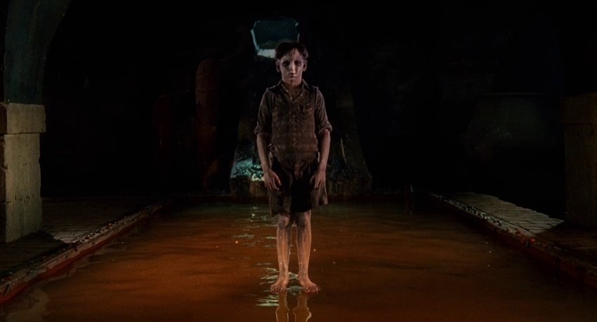 The Devil's Backbone (2001)