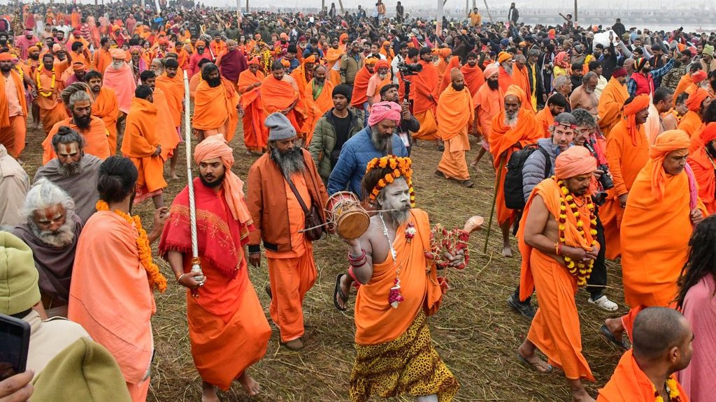 VHP Margdarshak Mandal meeting Prayagraj 2025, Maha Kumbh Mela 2025 VHP meeting, Saints meeting in Prayagraj Maha Kumbh,