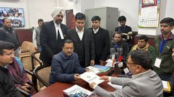 Delhi Elections: एक साल में 44,90,040 रुपये कैसे हो गई केजरीवाल की इनकम? आप चीफ के हलफनामे पर वीरेंद्र सचदेवा ने उठाए सवाल