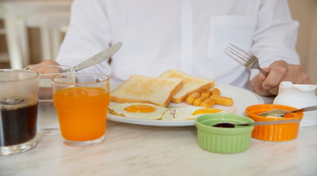 cholestrol, heart health, healthy diet, healthy break fast, how to control LDL cholesterol,Heart health,avoid breakfast,high fat diet can increase cholestrol