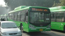 दिल्ली में डीटीसी बस कंडक्टर ने शराब पीते समय ड्राइवर के सीने में मारी गोली, फिर शव लेकर पहुंच गया थाने और…