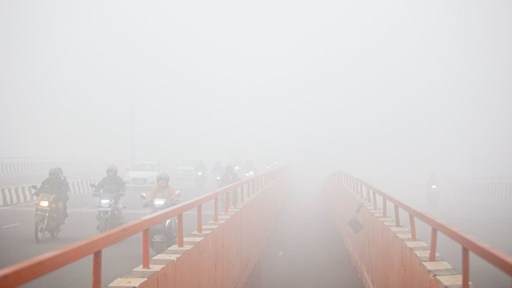 dense fog| UP westher| road accident