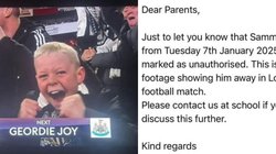 स्टेडियम में टीम की ऐतिहासिक जीत का जश्न मनाते पकड़ा गया फैन, स्कूल ने भेजा नोटिस; पढ़ने का बहाना बना मारा था बंक