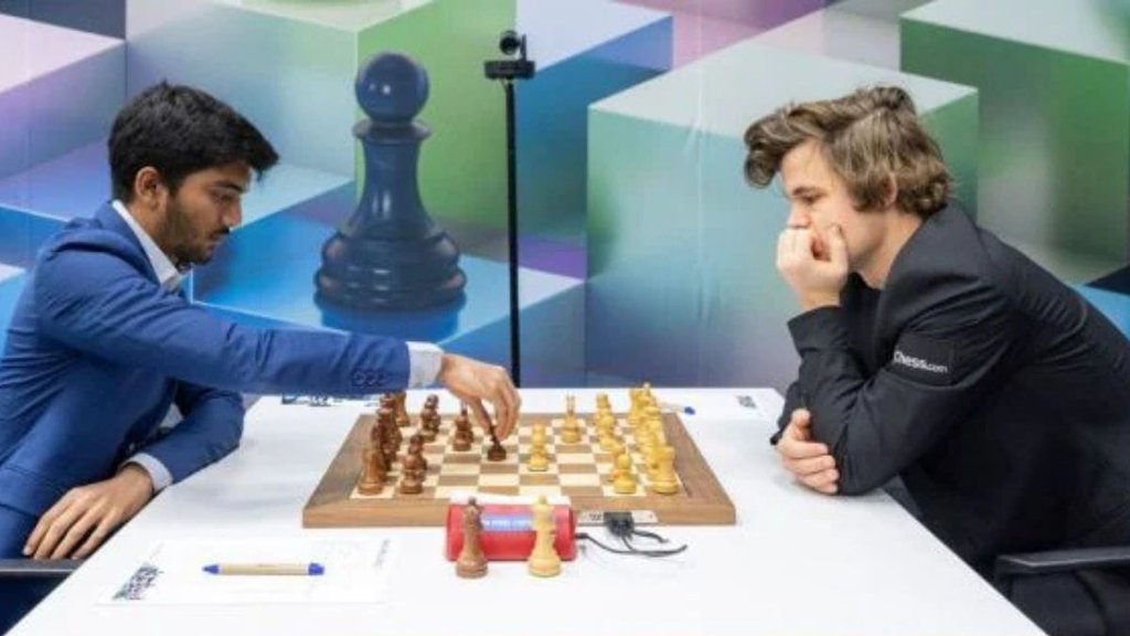 मैग्नस कार्लसन मैच के साथ क्लासिकल चैंपियन डी गुकेश के साथ। (FIDE)