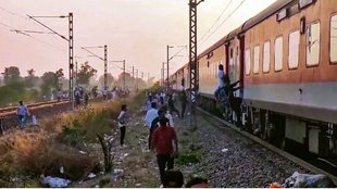 Karnataka Express accident, train accident Maharashtra,