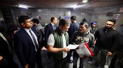 आधी रात दिल्ली एम्स पहुंचे राहुल गांधी, सड़क किनारे ठहरे मरीजों और उनके परिजनों से मिले कांग्रेस नेता