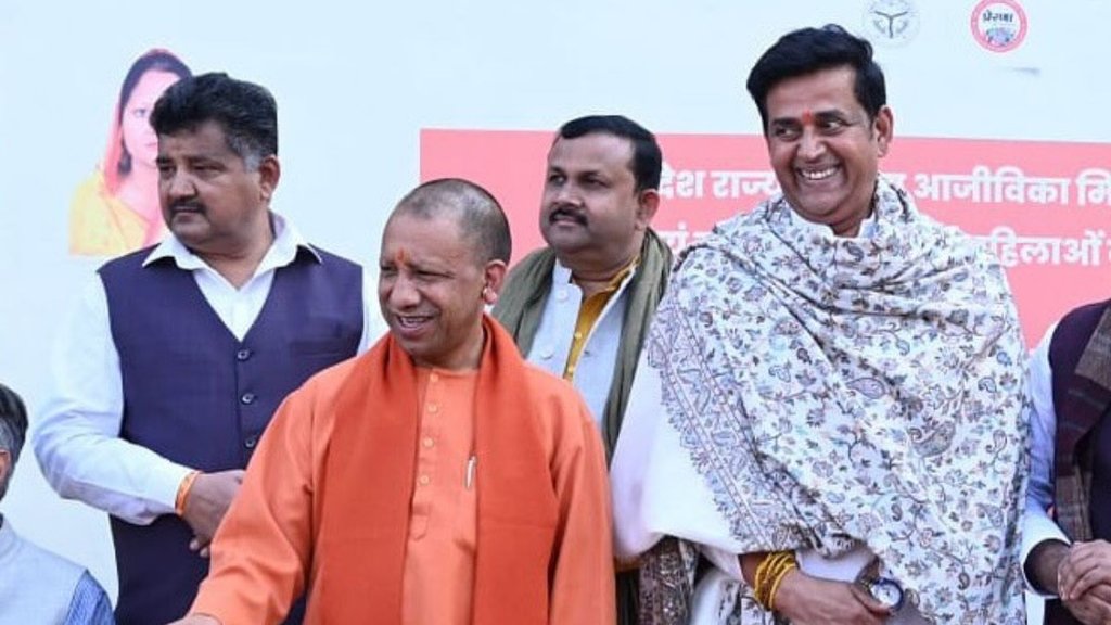 CM Yogi, Ravi Kishan