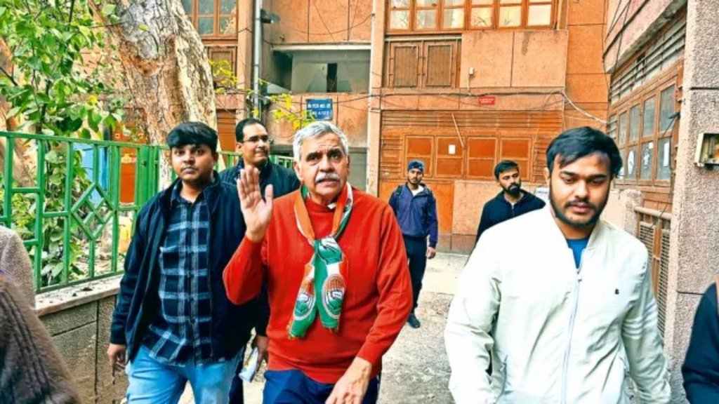 चुनाव प्रचार में जुटे हैं कांग्रेस उम्मीदवार संदीप दीक्षित (Source- Express)