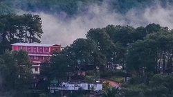Shillong: भारत का स्कॉटलैंड है ये, जानें कैसे पहुंचें और क्या है यहां घूमने के लिए खास