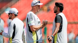 Champions Trophy: चैंपियंस ट्रॉफी से पहले भारतीय कोच पर टूटा दुखों का पहाड़, दुबई में टीम का कैंप छोड़ स्वदेश लौटे; रिपोर्ट