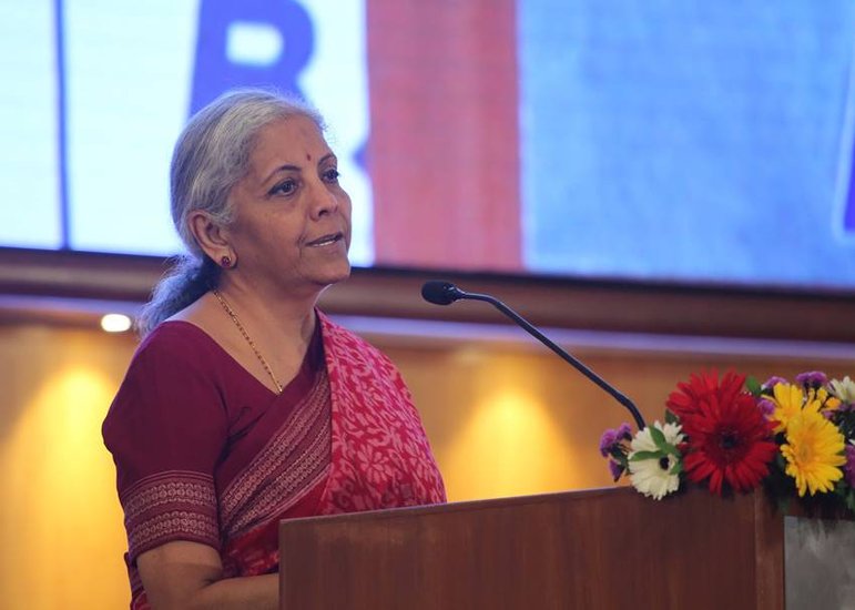 बता दें कि, आम बजट में मिडिल क्लास और महिलाओं के लिए कई नई पहलों का ऐलान हो सकता है। (Photo: Indian Express)