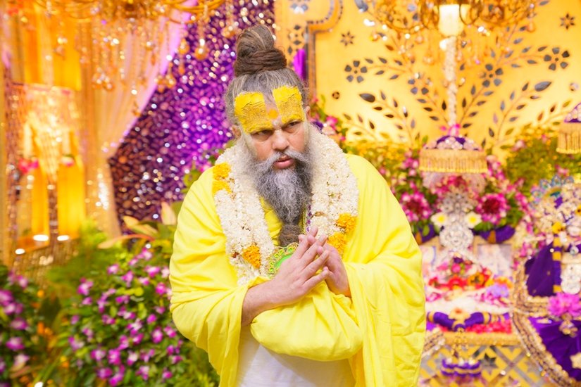chanting mantras in worship