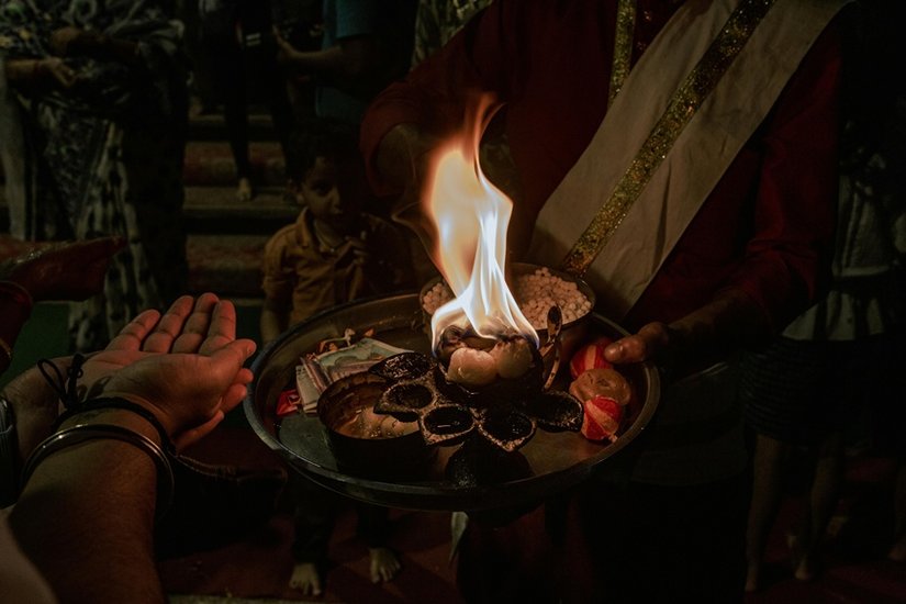 इसके अलावा इस दौरान शास्त्रों को पढ़ना चाहिए। इससे बुद्धि का विकास होता है। (Photo: Pexels)