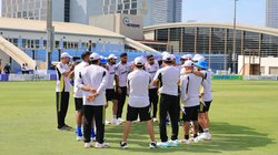 दुबई से आई चिंता बढ़ाने वाली खबर: लंगड़ाते खिलाड़ी ने नहीं की फील्डिंग प्रैक्टिस, जानें कैसे रहा भारत का अभ्यास सत्र