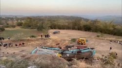 Gujarat: गुजरात में श्रद्धालुओं को ले जा रही बस 200 फीट गहरी खाई में गिरी, 7 लोगों की दर्दनाक मौत