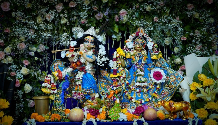 How to serve Laddu Gopal who eats onion and garlic