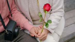 Importance of giving roses