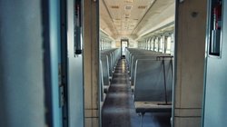 ट्रेन में अकेली देख गंदी हरकत करने लगा शख्स, महिला ने तुरंत लगाया दिमाग, हाथ मलते रह गया मनचला