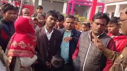 बरेली : नशे में धुत दूल्हे ने दुल्हन की बेस्ट फ्रेंड को पहना दी वरमाला, गंदी हरकत देख चौंके लोग