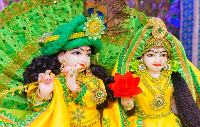 If you keep the idol of Laddu Gopal follow these rules