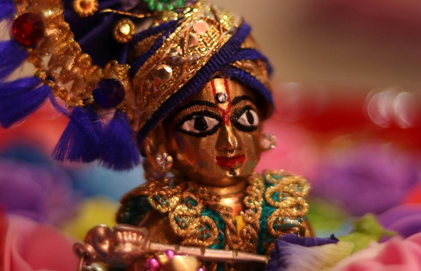 Lord Krishna Idol Rules follow