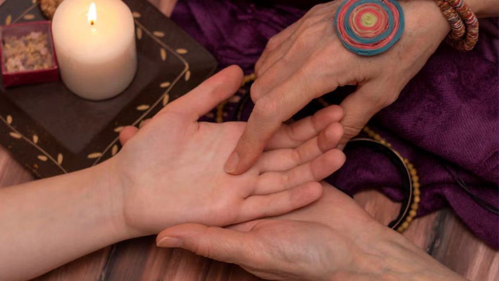 Palmistry, Lucky Signs On Palm, Palmistry predictions, Palmistry and astrology, Good luck palmistry, Signs of good fortune in palmistry