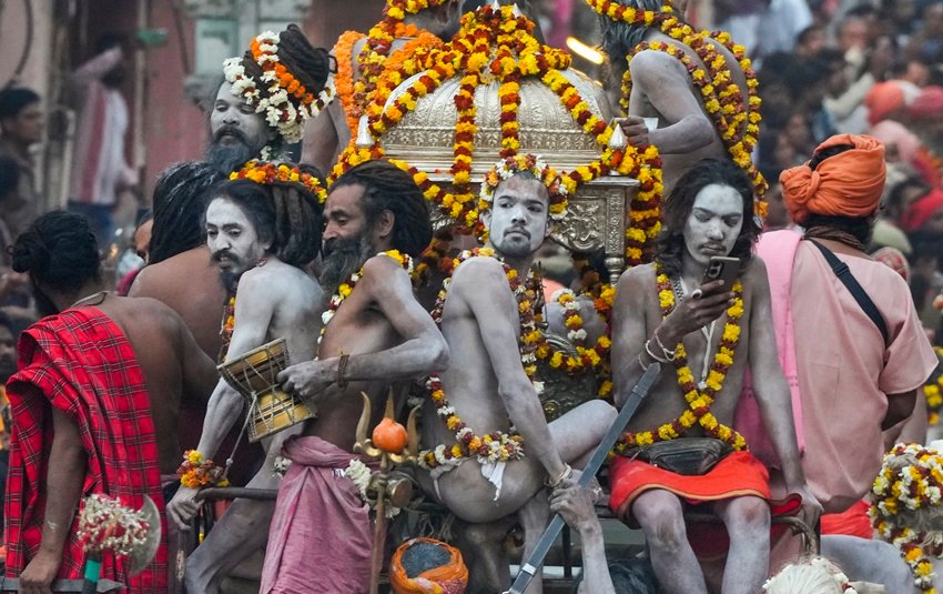Why is Naga Sadhu in Kashi Vishwanath Temple