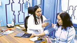 मोहल्ला क्लिनिक अब बनेंगे ‘आरोग्य मंदिर’? दिल्ली में नई सरकार के साथ 51 लाख लोगों को जारी हो सकता है आयुष्मान कार्ड