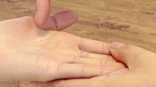 Money Lines on Palm, ameer banane wale nishan, hatheli par ameer banane wali lines, Palmistry, Astrology, samudrik shastra, lucky moles, good luck signs on body parts, good luck sign, lucky feet, religion, religion news, religion news in hindi, हस्तरेखा शास्त्र