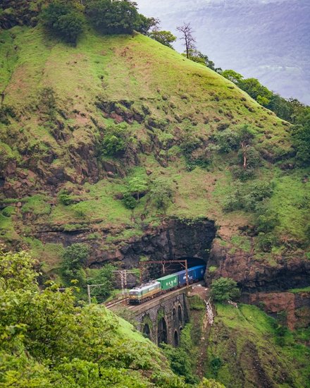 Mumbai-Pune railway history