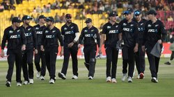 Champions Trophy: पाकिस्तान के खिलाफ मैच से पहले न्यूजीलैंड का यह गेंदबाज टीम से हुआ बाहर, 17 महीने बाद 6 फुट 8 इंच लंबे बॉलर की हुई वापसी