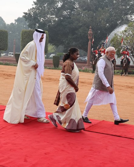 PM Modi welcomes Qatar Amir